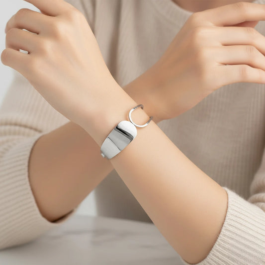 Ατσάλινο Ασημί Βραχιόλι Cuff με Αφηρημένο Σχέδιο (B1734)
