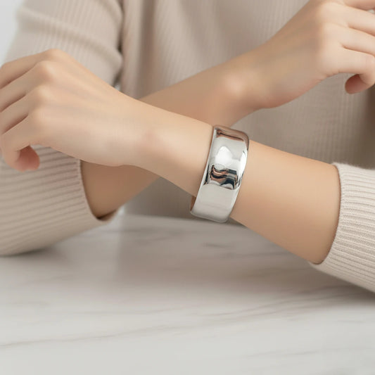 Ατσάλινο Cuff Βραχιόλι – Φαρδύ & Γυαλιστερό – Ασημί (B1738)