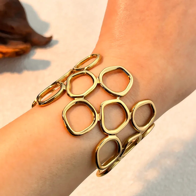 Ατσάλινο Βραχιόλι Χρυσό με Ανοιχτό Design (B1759)