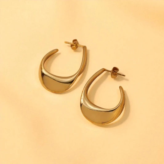 Ατσάλινα Σκουλαρίκια Κρίκοι – Χρυσό Μοντέρνο Σχέδιο (E1594)