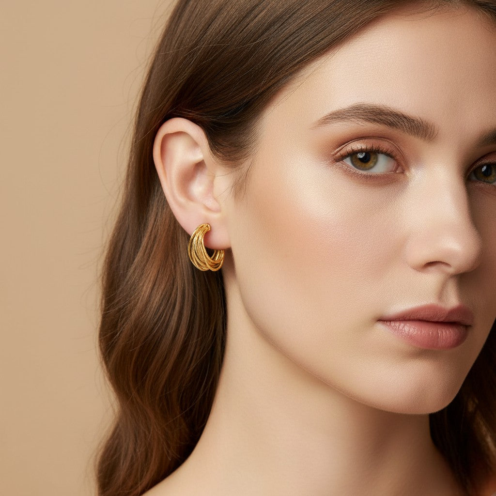 Ατσάλινα Χρυσά Σκουλαρίκια Κρίκοι 1.8 cm με Πολυστρωματικό Σχέδιο (E1616)