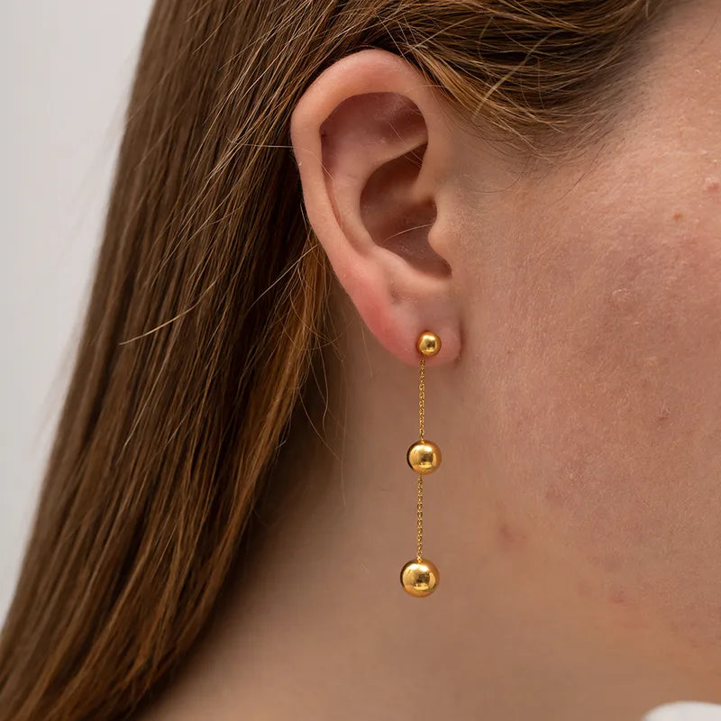 Μακριά Σκουλαρίκια με Μπάλες από Ατσάλι – Χρυσό | 5 cm (E1679)