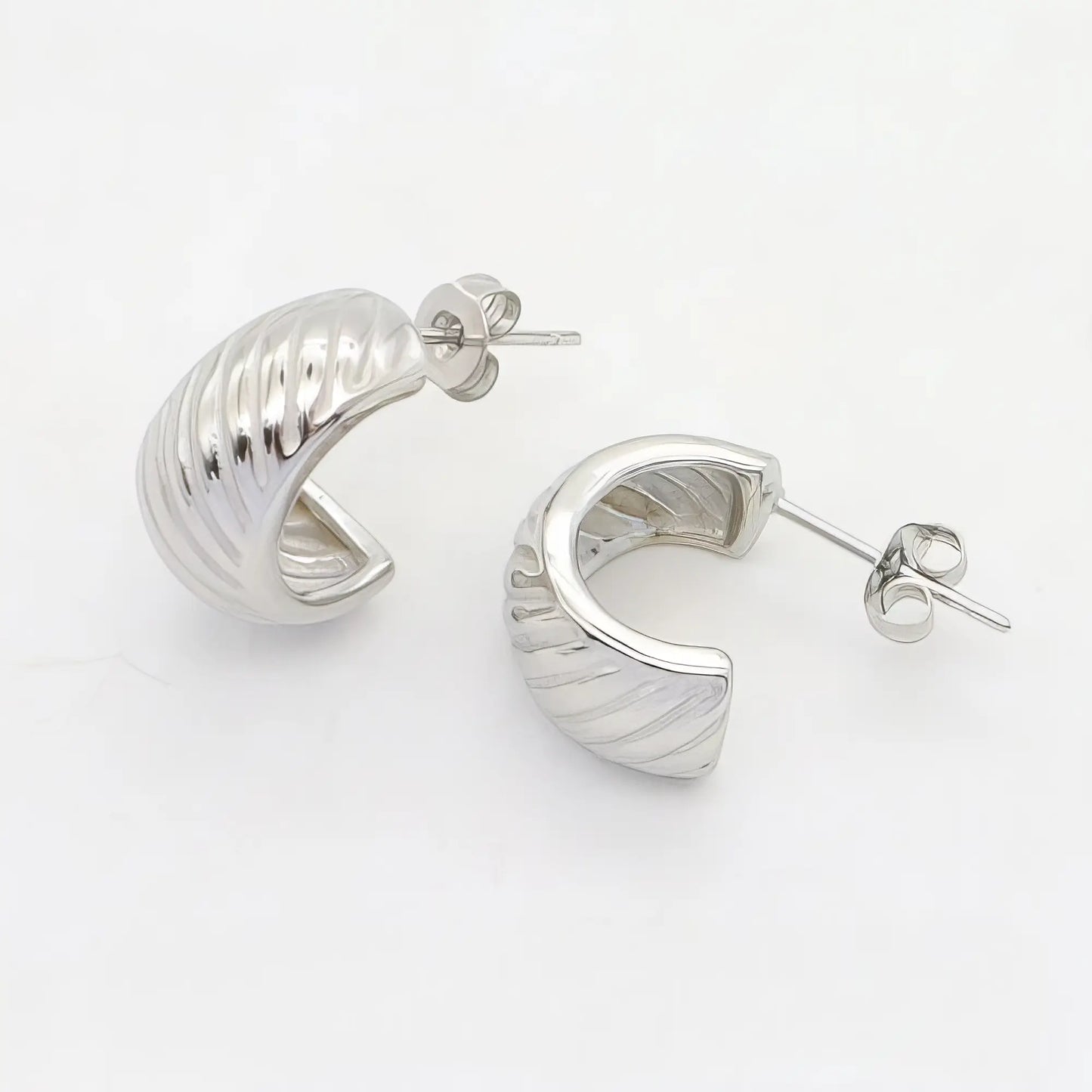 Σκουλαρίκια από ανοξείδωτο ατσάλι mini κρίκοι με υφή – 1,5 cm (E3335)