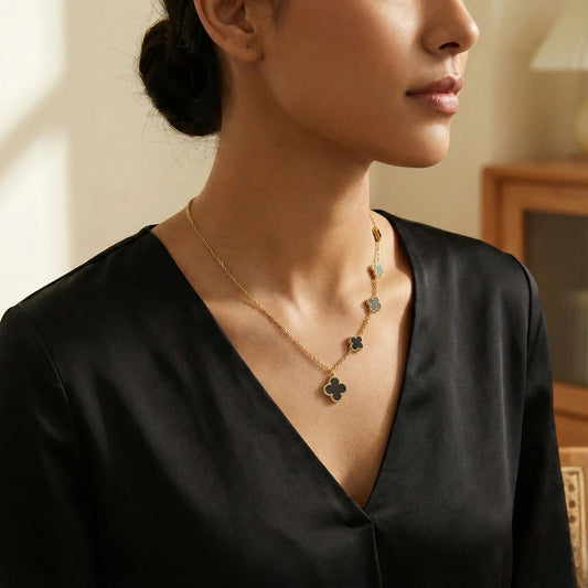 Ατσάλινο Κολιέ με Μαύρα Τετράφυλλα Μοτίφ και Επιχρύσωση 18K (N3312)