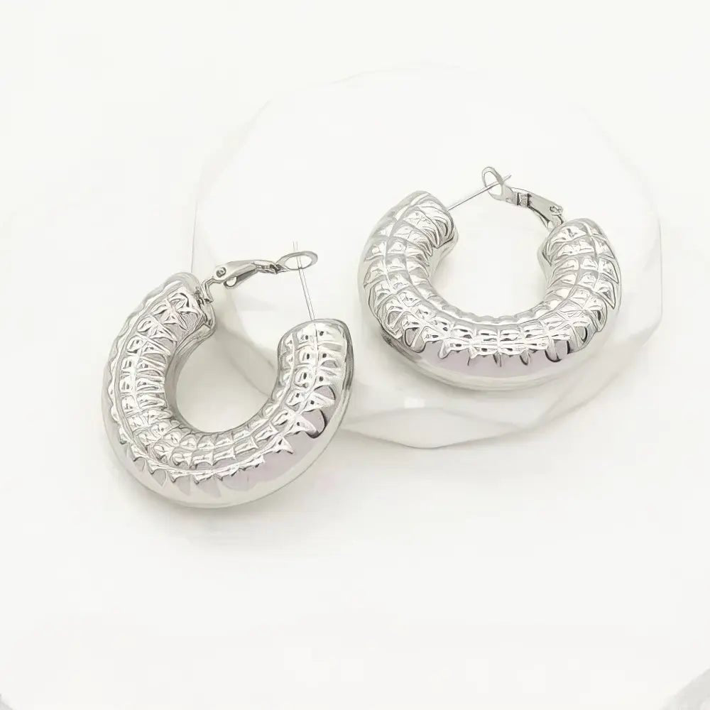 Ατσάλινα Σκουλαρίκια Κρίκοι με Σχέδιο 3.5cm (E3099) - charmy.gr