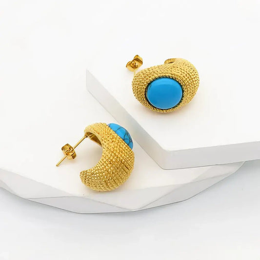 Ατσάλινα Σκουλαρίκια με Τιρκουάζ Πέτρα και Ανάγλυφη Υφή 2cm (E3247) - charmy.gr