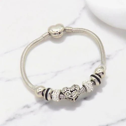 Ατσάλινη αλυσίδα χεριού ασημί με charms καρδιά (B3004) - charmy.gr