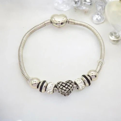 Ατσάλινη αλυσίδα χεριού ασημί με charms καρδιά (B3006) - charmy.gr