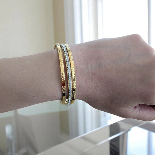 Ατσάλινο βραχιόλι χειροπέδα επιχρυσωμένη με ζιργόν (B3325) - charmy.gr