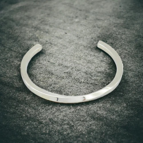 Ατσάλινο βραχιόλι χειροπέδα χρώμα ασημί (B3314) - charmy.gr