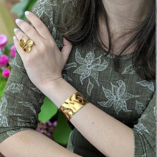 Ατσάλινο δαχτυλίδι λουλούδι επιχρυσωμένο (R3010) - charmy.gr