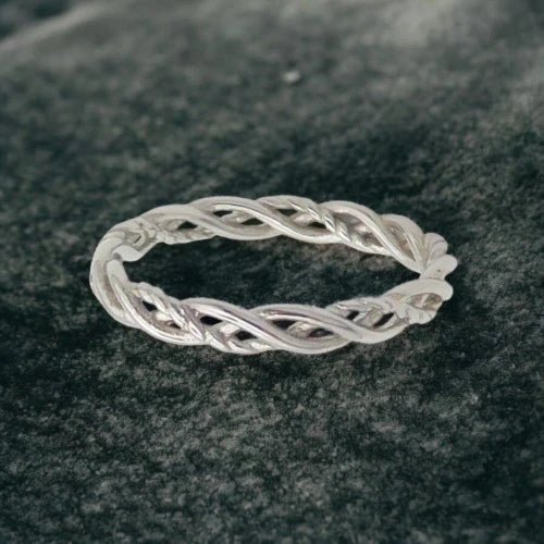 Ατσάλινο δαχτυλίδι με πλεκτή σχεδίαση χρώμα ασημί (R3076) - charmy.gr