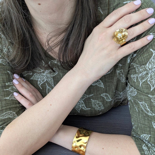 Ατσάλινο ρυθμιζόμενο δαχτυλίδι λουλούδι με πέρλα (R3017) - charmy.gr