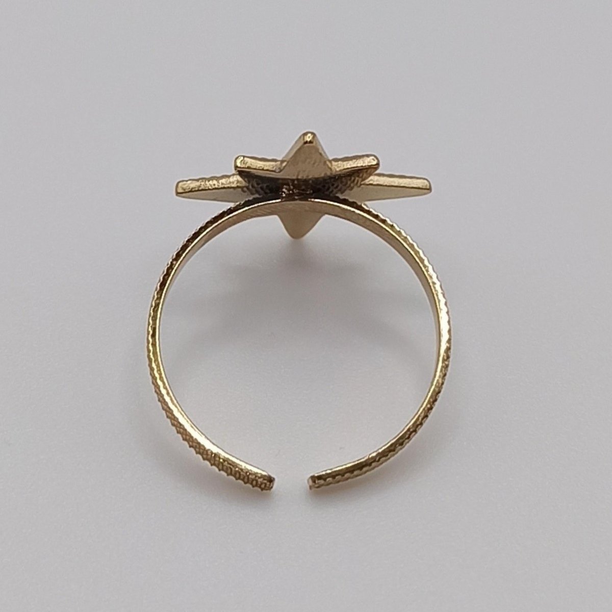 Γυναικείο δαχτυλίδι ατσάλινο σχήμα αστέρι με πετράδι επιχρυσωμένο 14k (R1081)