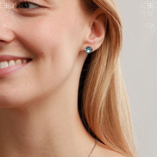 Σκουλαρίκια καρφωτά με κρύσταλλο swarovski σε χρώμα aquamarine 0.9cm (F1064)