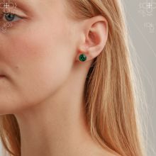 Σκουλαρίκια καρφωτά με κρύσταλλο swarovski χρώμα σμαραγδί 0.9cm (F1041)