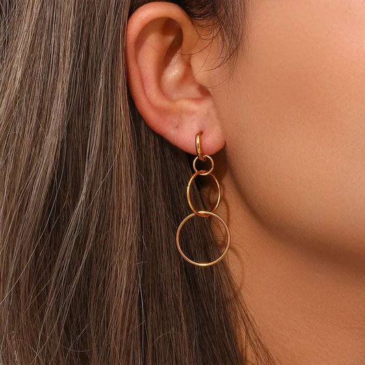 Γυναικεία ατσάλινα κρεμαστά σκουλαρίκια επιχρυσωμένα με κρίκους (E1134) - earrings - charmy.gr