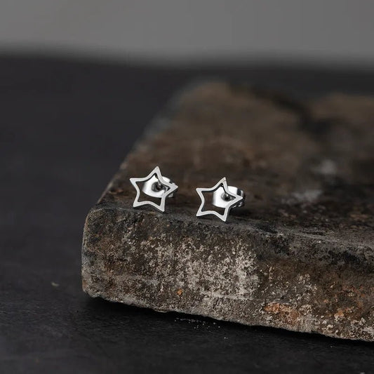 Ατσάλινα σκουλαρίκια καρφωτά αστέρι χρώμα ασημί (E1268) - earrings - charmy.gr