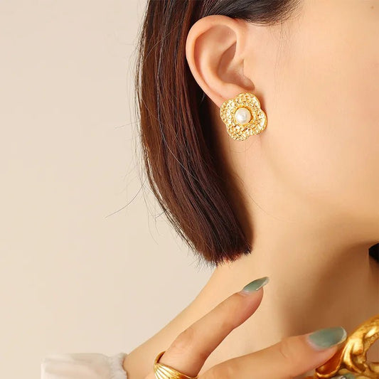 Γυναικεία ατσάλινα σκουλαρίκια καρφωτά επιχρυσωμένα 18k με πέρλα (E1192) - earrings - charmy.gr