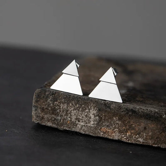 Ατσάλινα σκουλαρίκια καρφωτά με διπλό τρίγωνο χρώμα ασημί (E1272) - earrings - charmy.gr