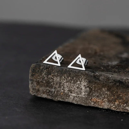Ατσάλινα σκουλαρίκια καρφωτά τριγωνικά χρώμα ασημί (E1270) - earrings - charmy.gr