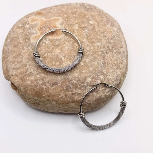 Γυναικεία ατσάλινα σκουλαρίκια κρίκοι με πλέγμα διάμετρος 4.5 εκατοστά (E1219) - earrings - charmy.gr