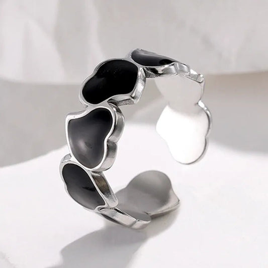 Ατσάλινο δαχτυλίδι καρδιά με μαύρο σμάλτο χρώμα ασημί one size (R1337) - ring – charmy.gr