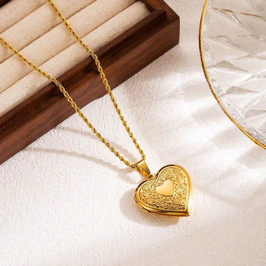 Ατσάλινο μενταγιόν που ανοίγει σε σχήμα καρδιάς (N1553) – necklace – charmy.gr