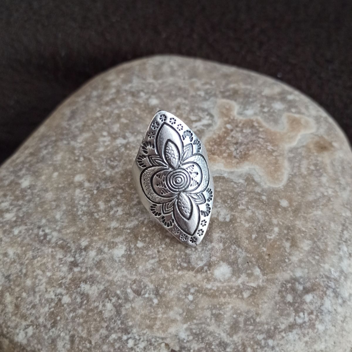Χειροποίητο δαχτυλίδι ρυθμιζόμενo με περίτεχνο σχέδιο επαργυρωμένο (R1314) - ring - charmy.gr