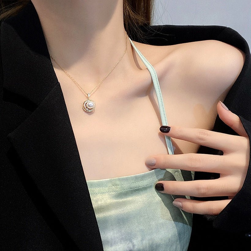 Γυναικείο κολιέ με μενταγιόν ασύμμετρο κύκλο με ζιργκόν και τεχνητή πέρλα (N1019) - Necklaces - charmy.gr