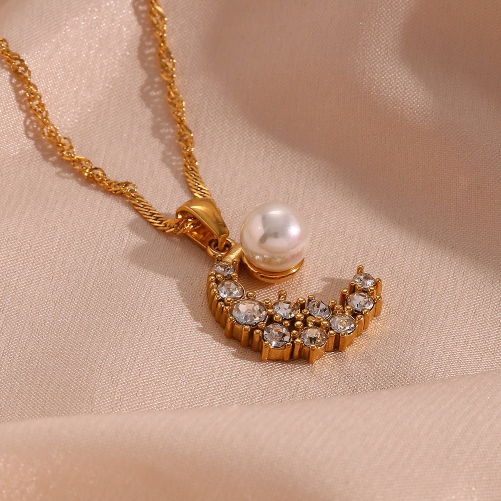 Γυναικείο κολιέ ατσάλινο φεγγάρι διακοσμημένο με πέρλα και ζιργκόν επιχρυσωμένο 18k (N1127) - necklace - charmy.gr