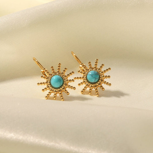 Κρεμαστά ατσάλινα σκουλαρίκια επιχρυσωμένα ήλιος με τυρκουάζ πέτρα στο κέντρο (E1196) - earrings - charmy.gr