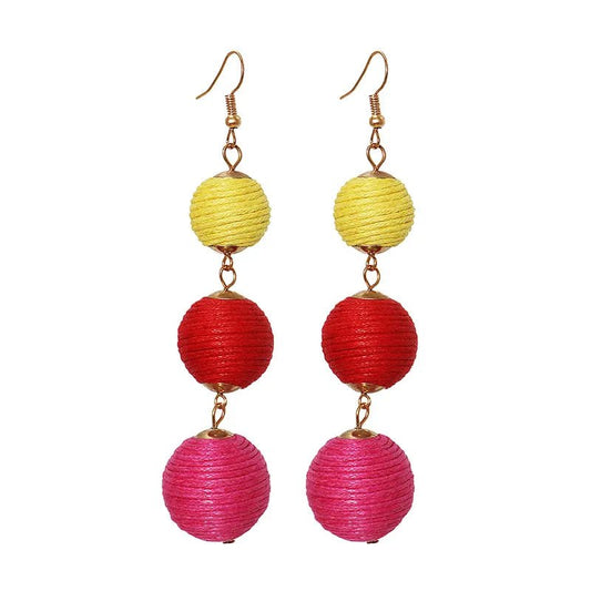 Κρεμαστά boho σκουλαρίκια με μπάλες σε τρία χρώματα μάκρος 9 εκ (E1169) - earrings - charmy.gr