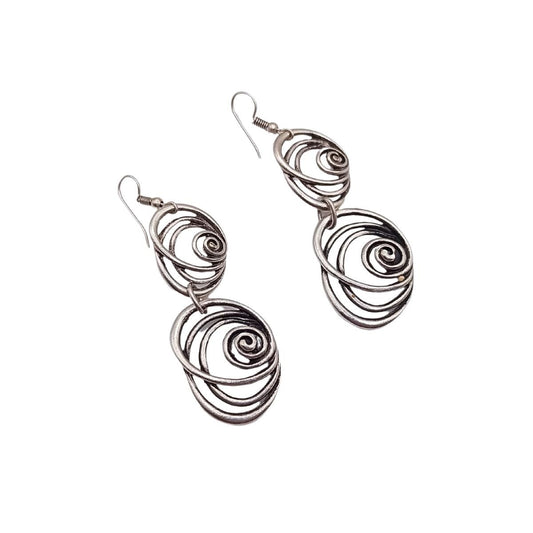 Κρεμαστά σκουλαρίκια με ελικοειδές σχέδιο επαργυρωμένα μάκρος 7εκ (E1298) - earrings - charmy.gr