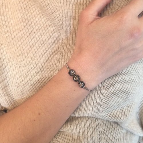 Χειροποίητο βραχιόλι από ορείχαλκο με ημιπολύτιμους λίθους από σιδηροπυρίτη (B1109) - Bracelets - charmy.gr