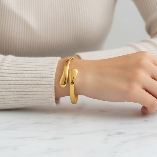 Ατσάλινο Βραχιόλι “Waterdrop” με Κούμπωμα Άνοιξης – Χρυσό (B1742)