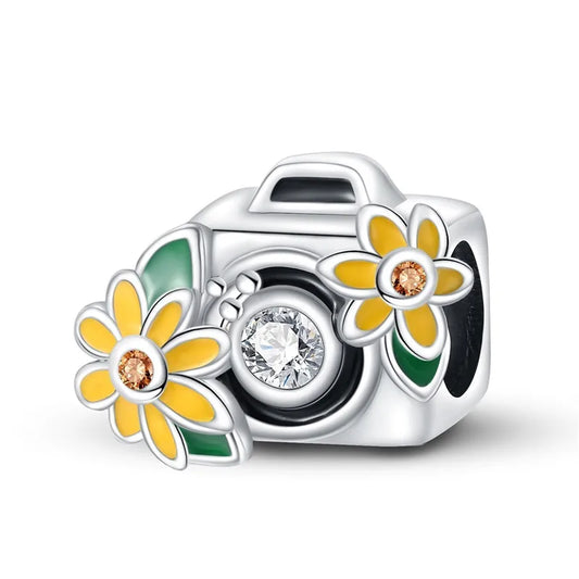 Charm Φωτογραφική Μηχανή με Μαργαρίτες από Ασήμι 925 (C1348)