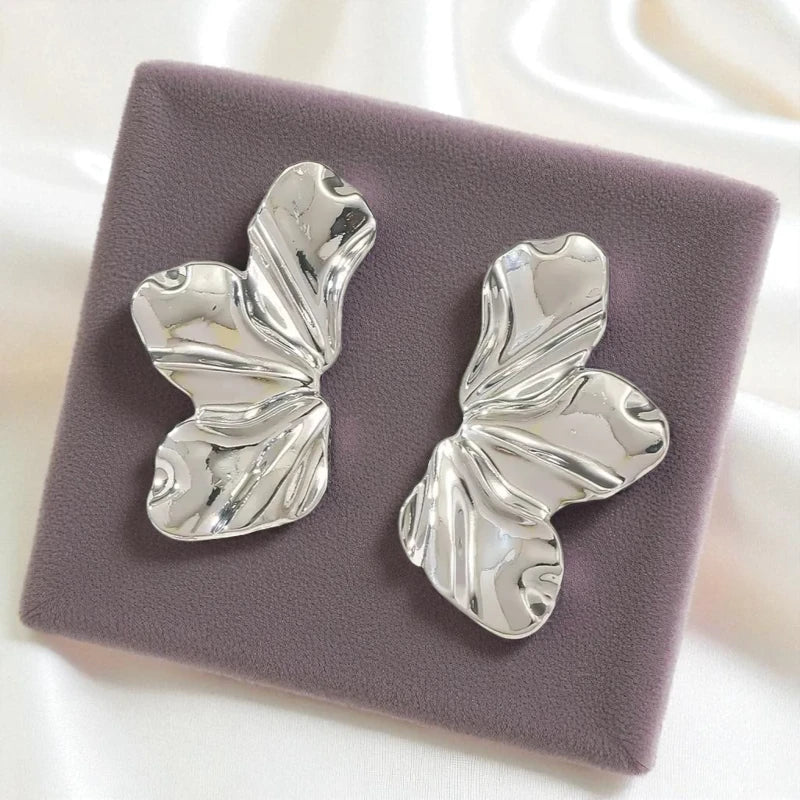 Ατσάλινα Σκουλαρίκια 4.5cm – Ασημί Πεταλούδες (E1603)