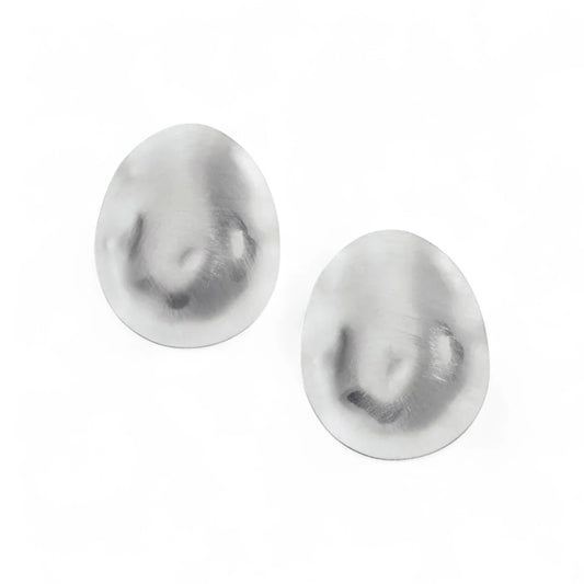 Ατσάλινα Ασημί Σκουλαρίκια 3.5 cm με Ματ Ανάγλυφη Υφή (E1612)