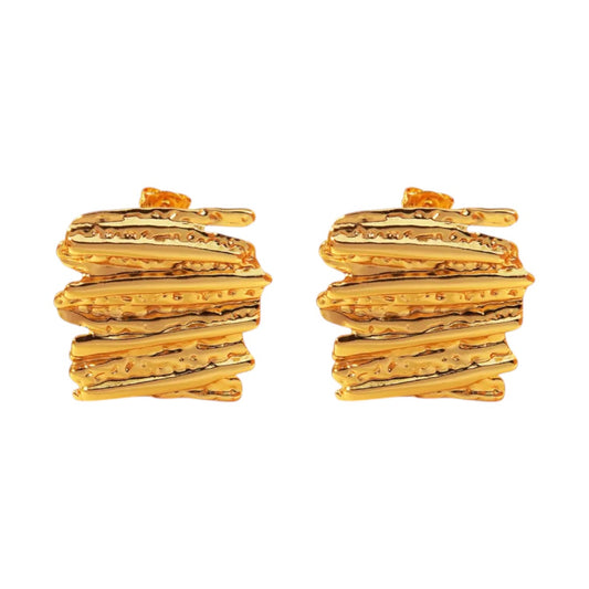 Ατσάλινα καρφωτά σκουλαρίκια με ανάγλυφο, layered σχέδιο (E1624)