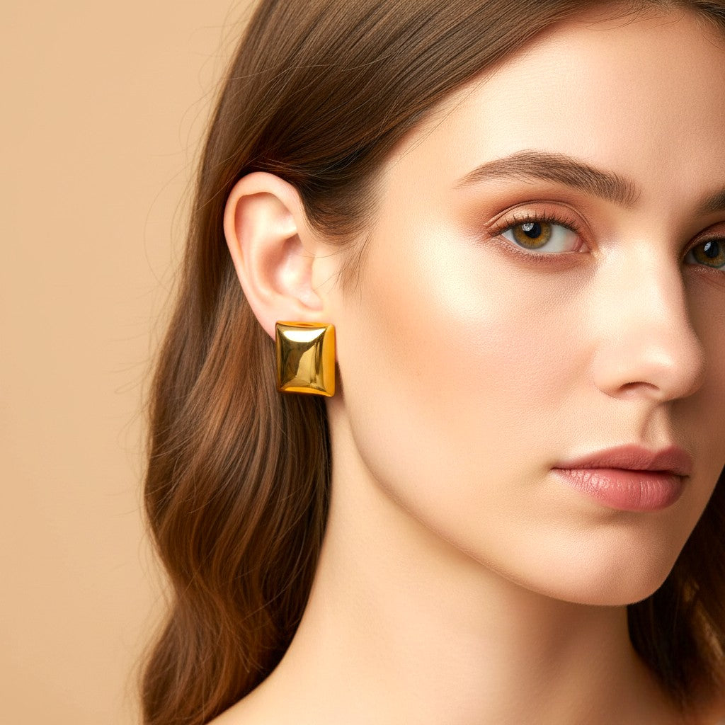 Ατσάλινα Χρυσά Σκουλαρίκια 2.9 x 2.4 cm με Γεωμετρικό Design (E1615)