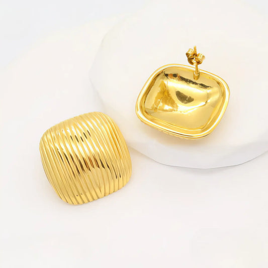 Ατσάλινα τετράγωνα σκουλαρίκια σε χρυσό 2.5cm (E3271)