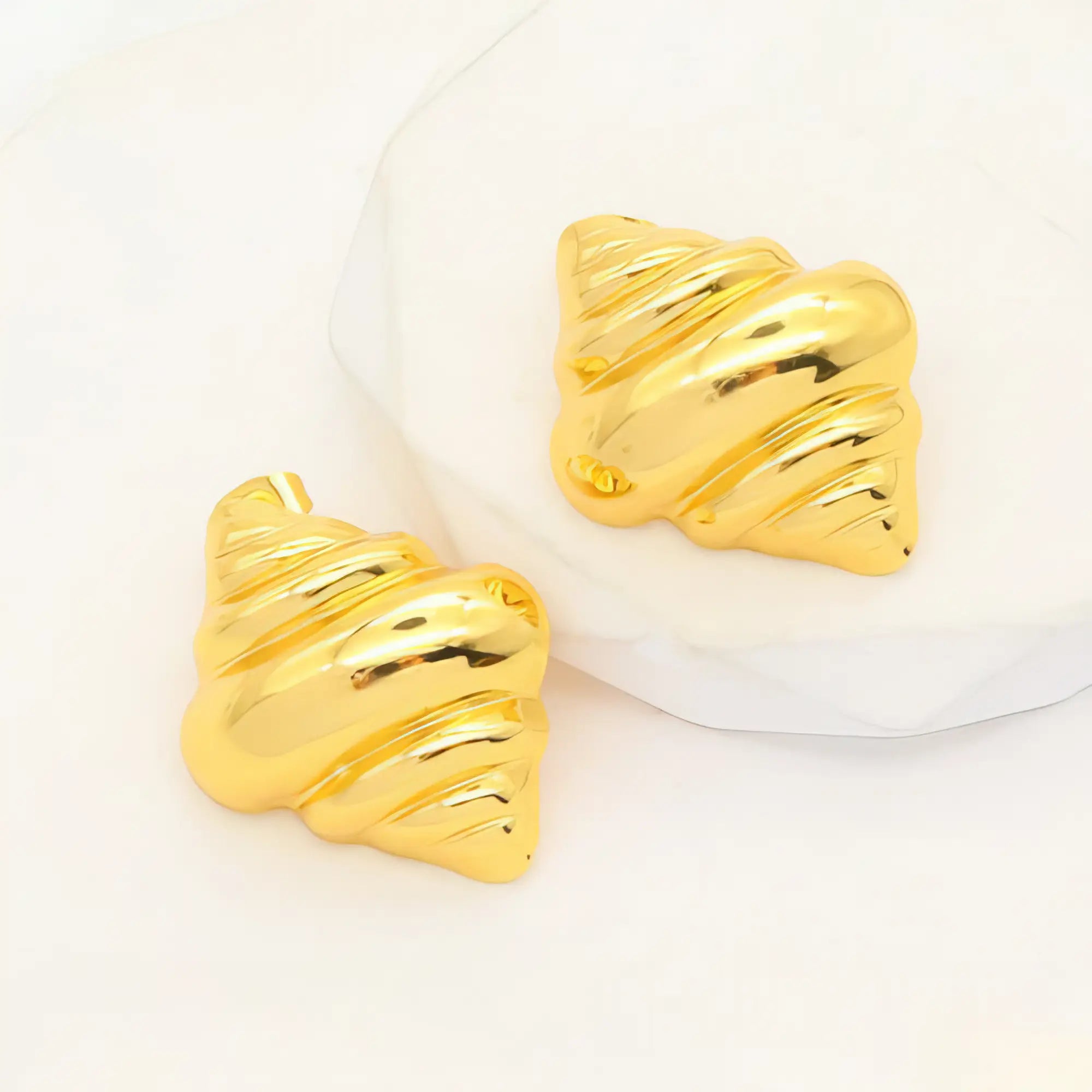 Σκουλαρίκια από ανοξείδωτο ατσάλι σε χρυσό, κοχύλι – 3.1cm (E3324)