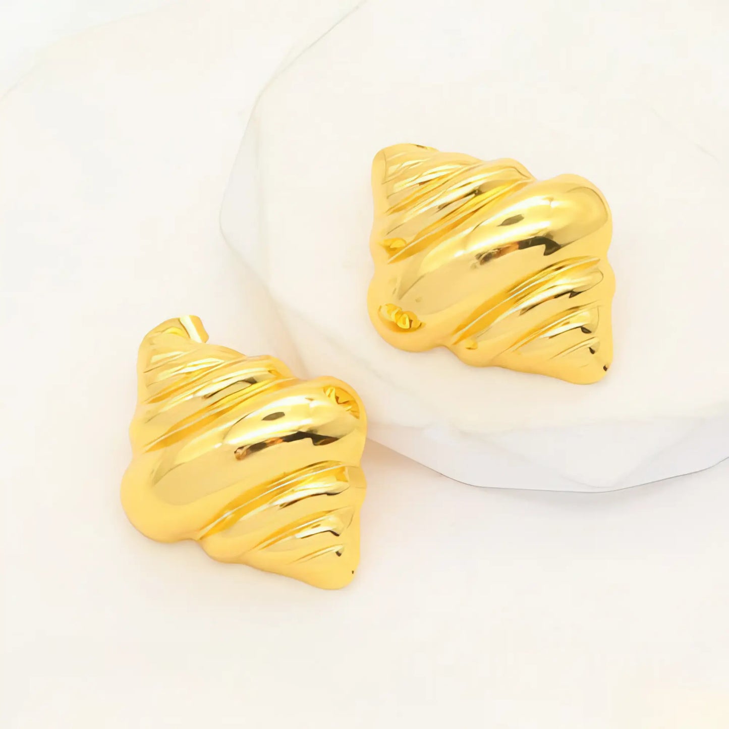 Σκουλαρίκια από ανοξείδωτο ατσάλι σε χρυσό, κοχύλι – 3.1cm (E3324)