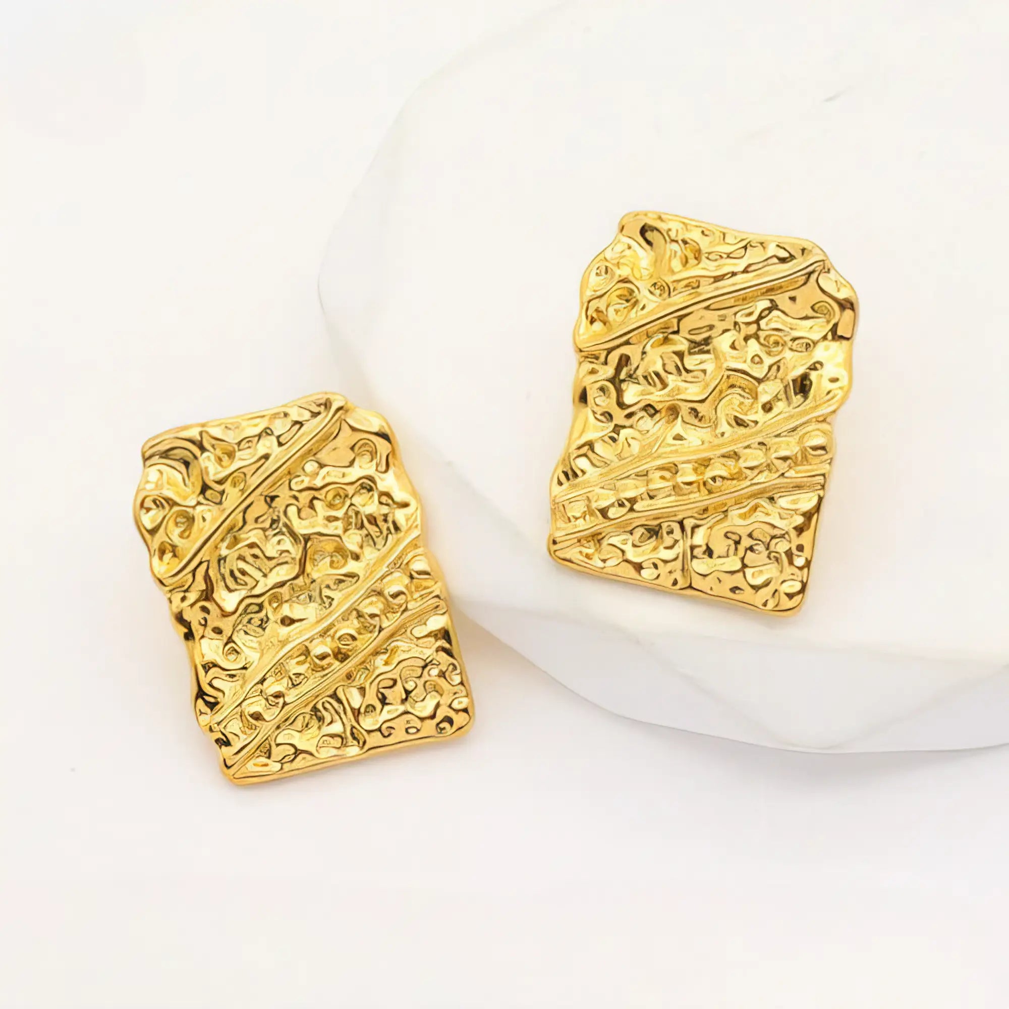 Σκουλαρίκια από ανοξείδωτο ατσάλι με ανάγλυφη επιφάνεια – 2,3 cm (E3331)