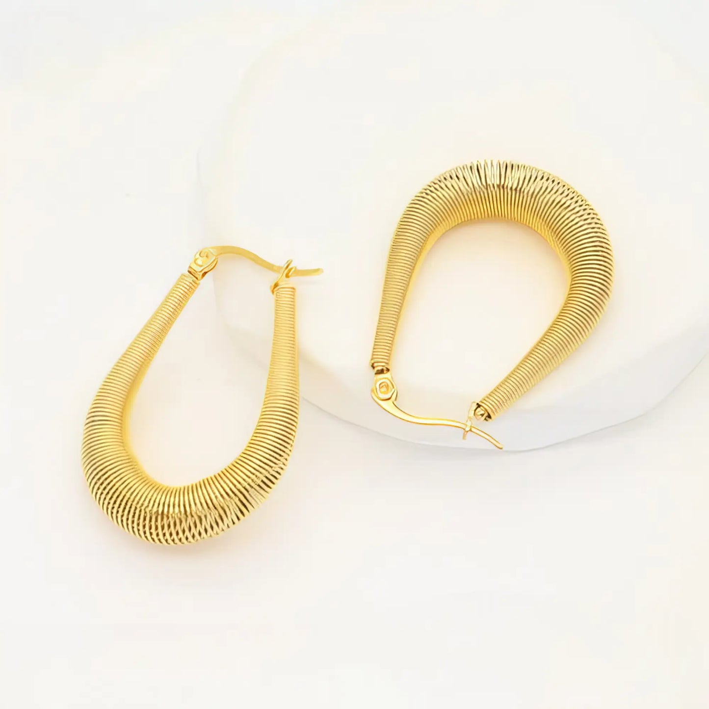 Σκουλαρίκια από ανοξείδωτο ατσάλι σε δάκρυ με υφή – 3,1 cm (E3333-1)