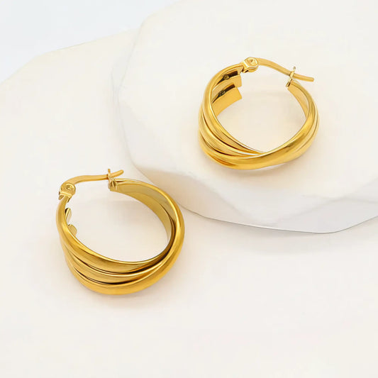 Σκουλαρίκια από ανοξείδωτο ατσάλι σε σχέδιο τριπλού κρίκου – 2,3 cm (E3337)