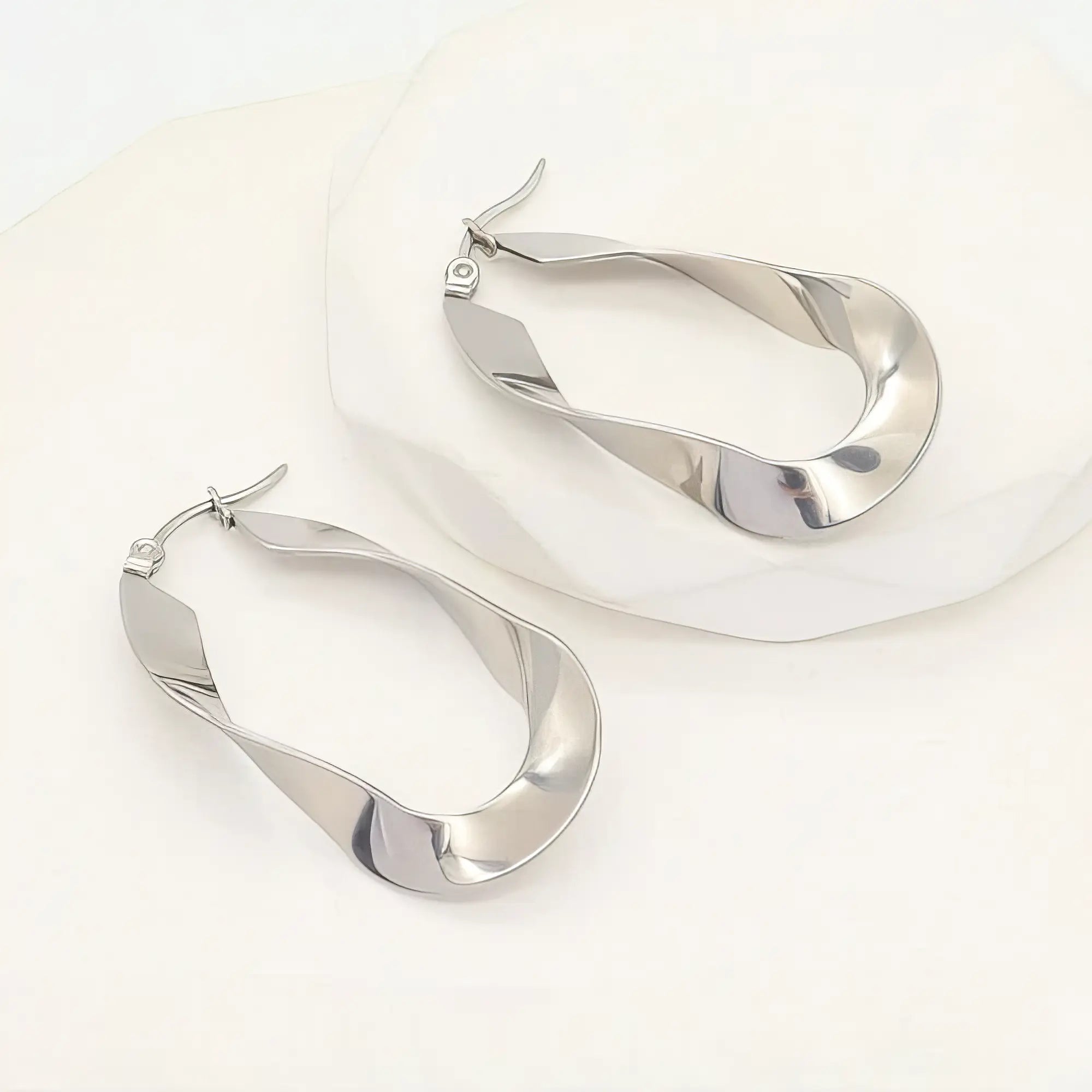 Ατσάλινα σκουλαρίκια σταγόνα ασημί – 3.9cm (E3348)