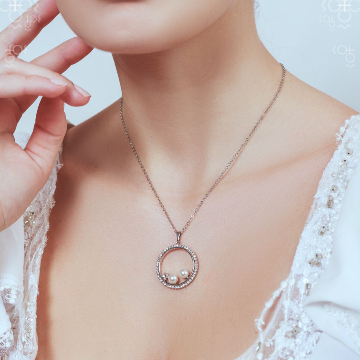 Κολιέ με κυκλικό μοτίφ, πέρλες και κρύσταλλα Swarovski (F1140)