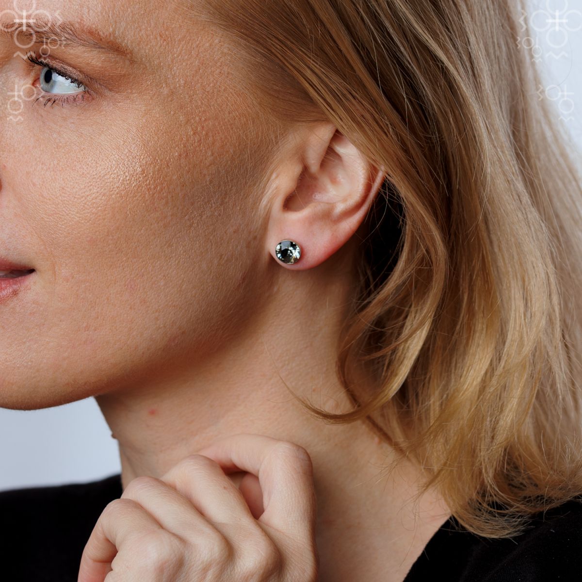 Σκουλαρίκια καρφωτά με στρογγυλό κρύσταλλο Swarovski (F1144)